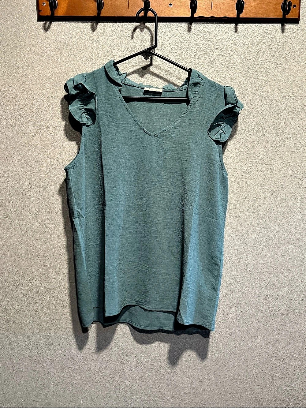 Les amis Sage Green Sleeveless Ruffle Top Blouse Blue Large